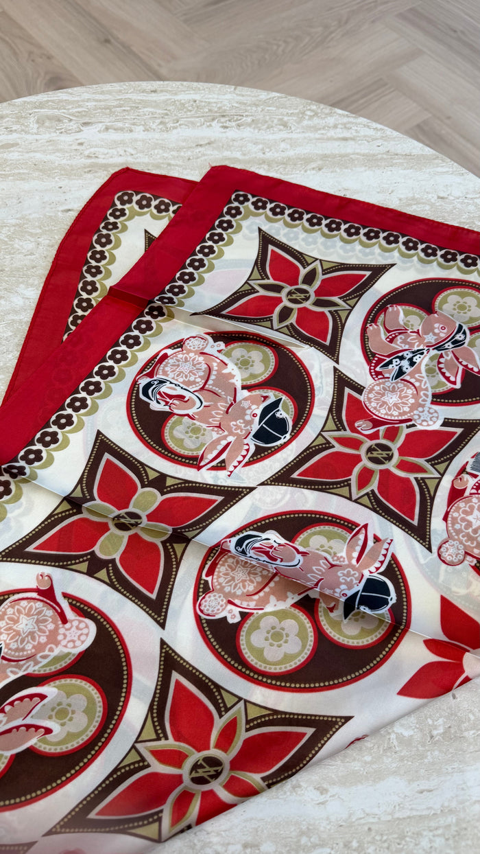 Foulard carré rouge DS.Sélection