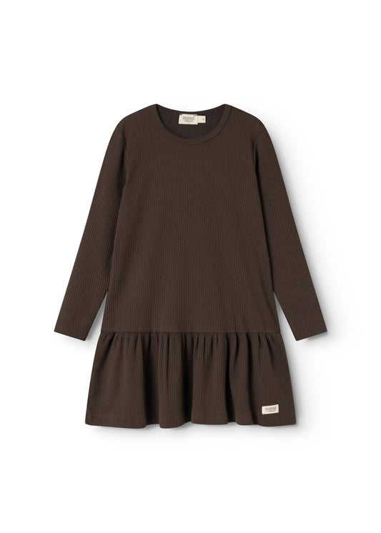 Brown dress with long sleeves, ribbed upper part and a fitted skirt with pleats at the bottom.