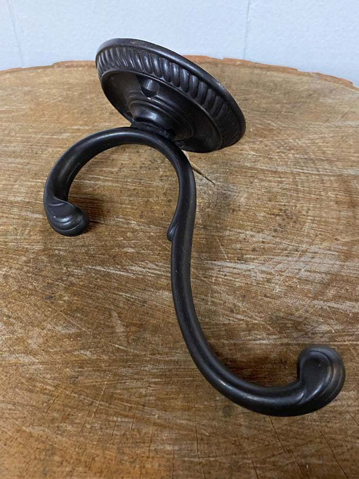Metal Swirl Double Hook