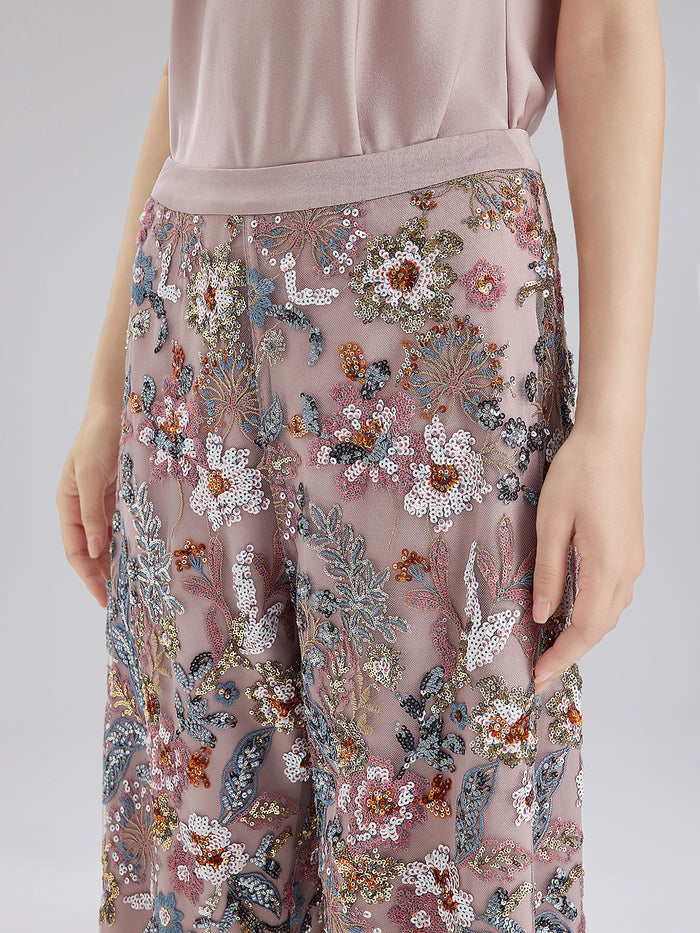 Easygoing garment with comfortable fit and simple styling