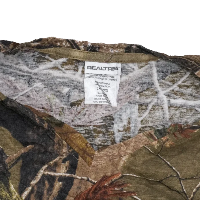 Realtree Women's Camo V-Neck T-Shirt - 2XLarge - Army & Outdoors - Camouflage T-Shirts