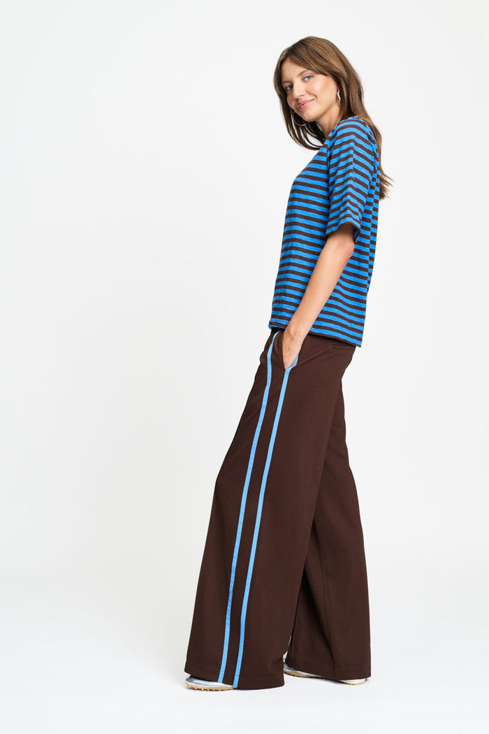 POM Amsterdam Tshirts T-SHIRT - Tyra Striped Brown Blue
