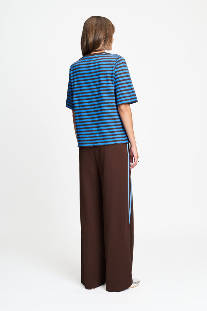 POM Amsterdam Tshirts T-SHIRT - Tyra Striped Brown Blue