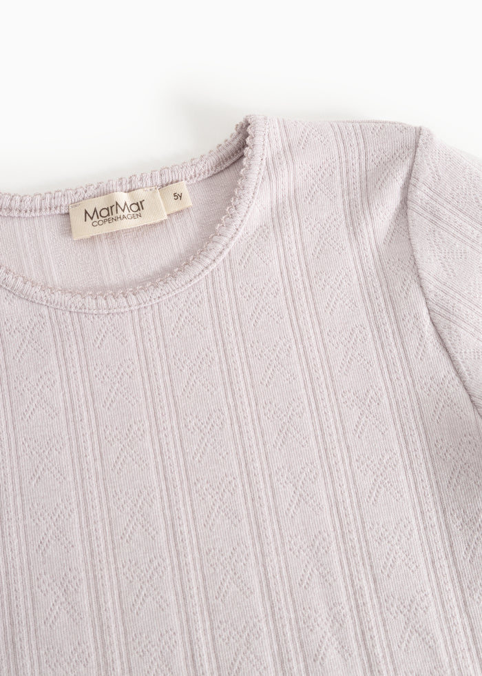Kids T‑shirt in light purple with round neck and long‑sleeve textured pattern