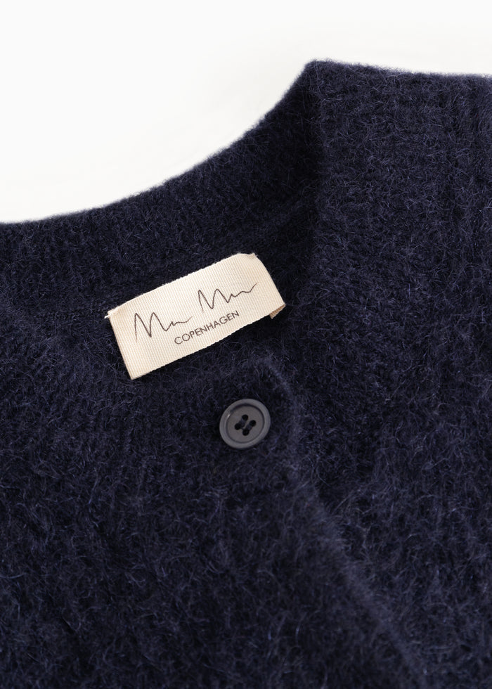 Tavon W cardigan with buttons, ribbed collar and label tag.