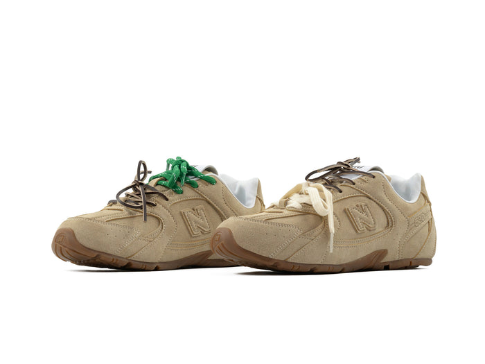 Tenis New Balance 530 SL Miu Miu Ecru Importado