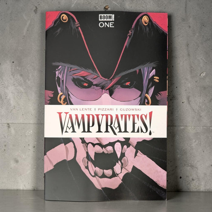 VAMPYRATES! #1 CVR C LUCA PIZZARI GLOW IN THE DARK VARIANT!