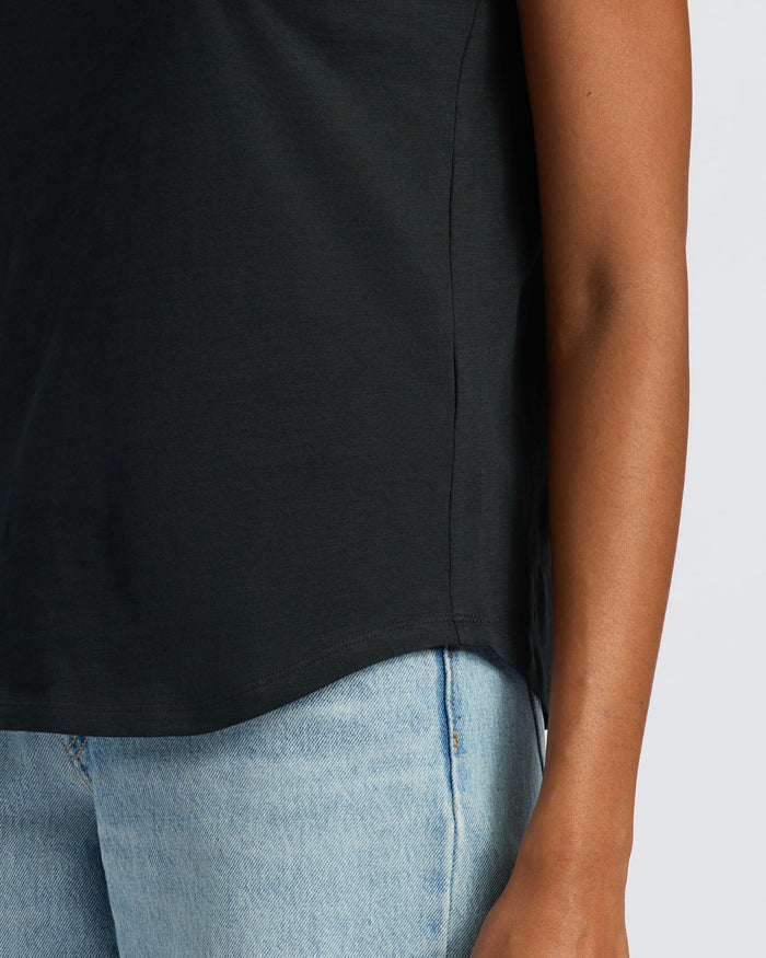 Womens Black Slub Scoop Neck Tee 4-Pack with light-wash jeans.