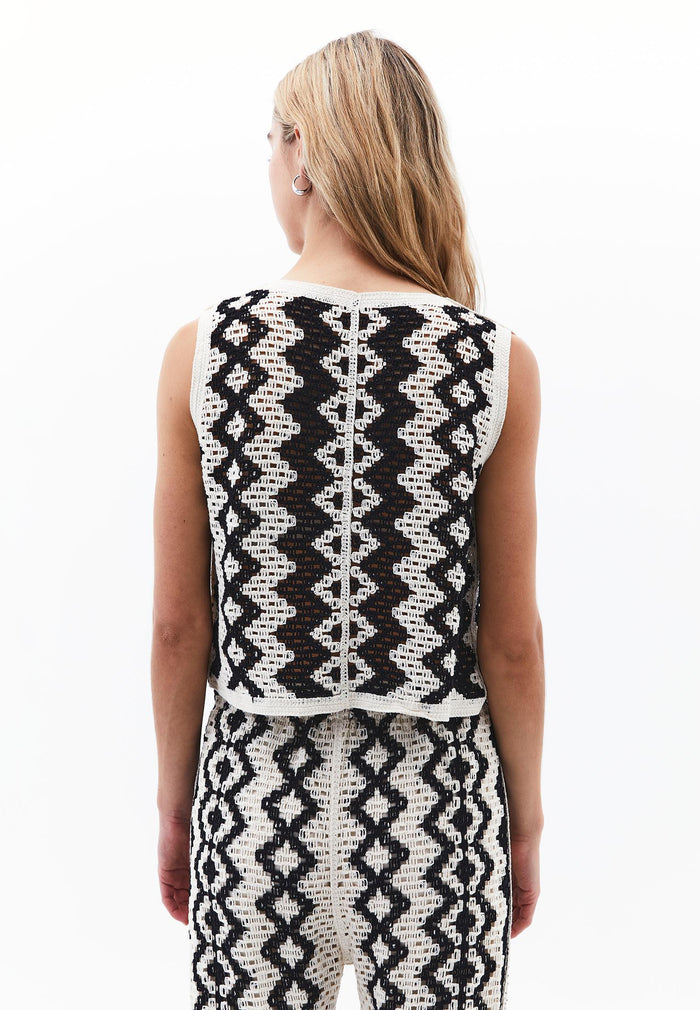 Zero Neck Vest - ICE MILK/BLACK